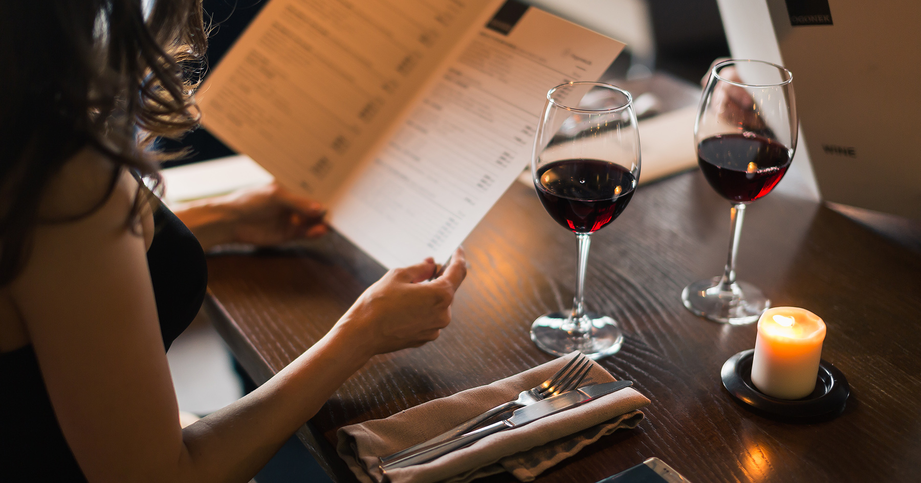 How to Navigate a Restaurant’s Extensive Wine List with Confidence